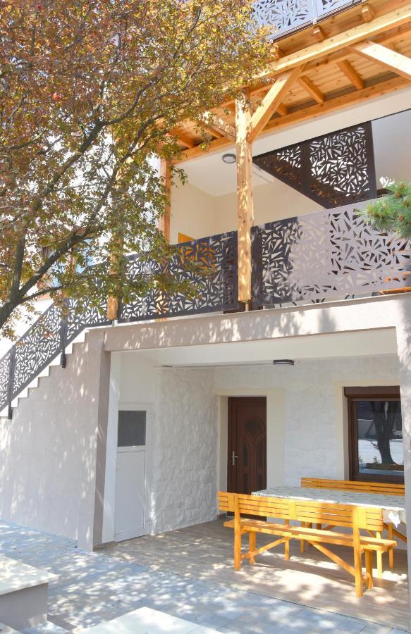 Voeroesko Apartmanhaz Balatonalmádi Exterior foto