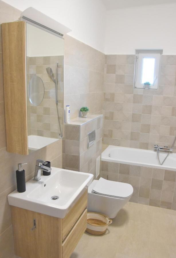 Voeroesko Apartmanhaz Balatonalmádi Exterior foto